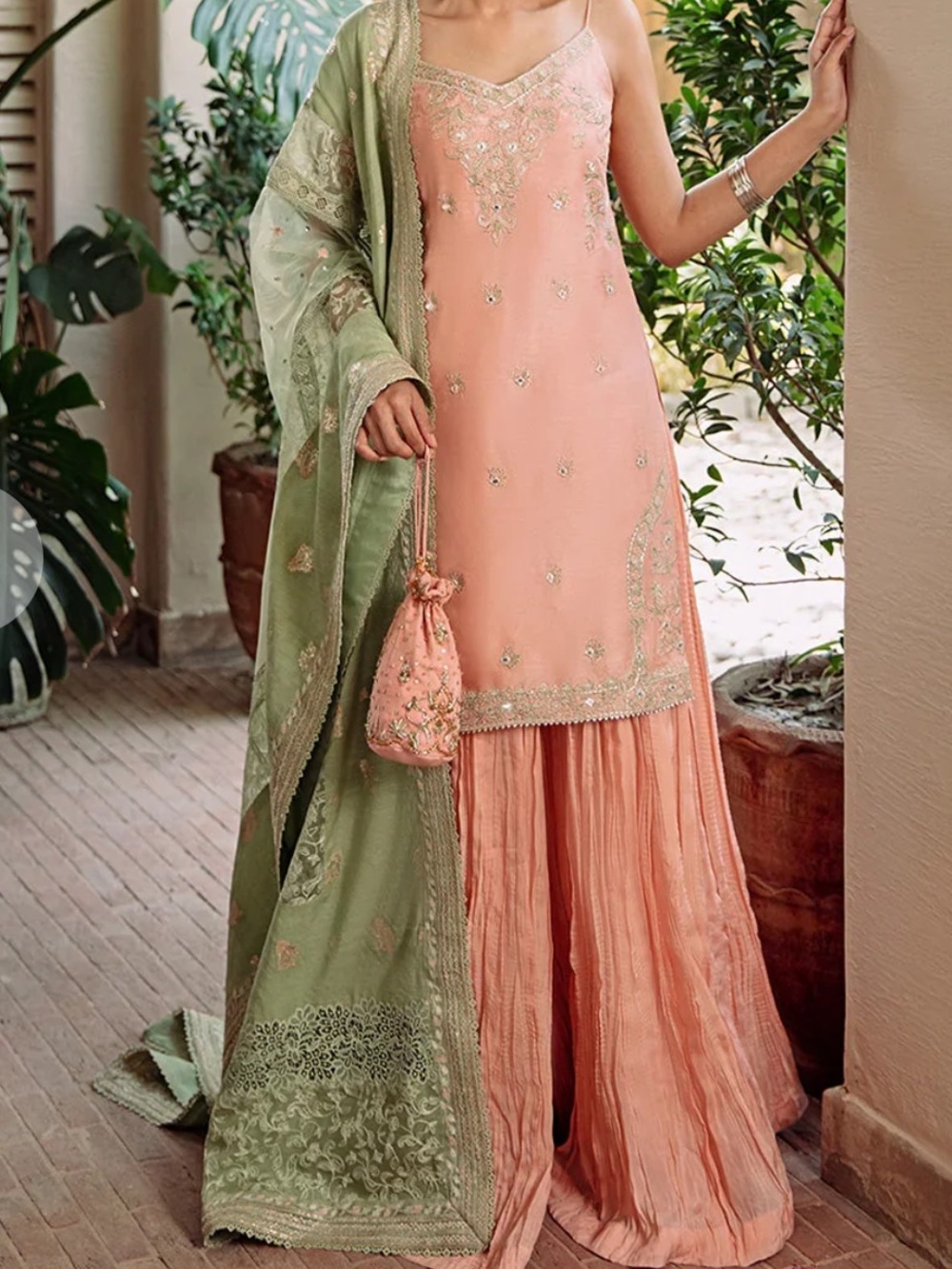 Faiza Saqlain Mahi set